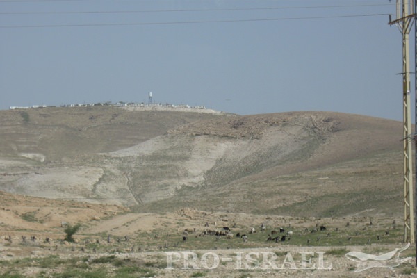 Пустынный пейзаж дороги в Эйлат, Израиль