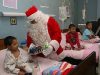 Санта-Клаус проведывает больных деток