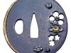 Гарда японского меча Цуба, украшенная золотом, серебром, медью, 17 в., Хайфский музей японского искусства 