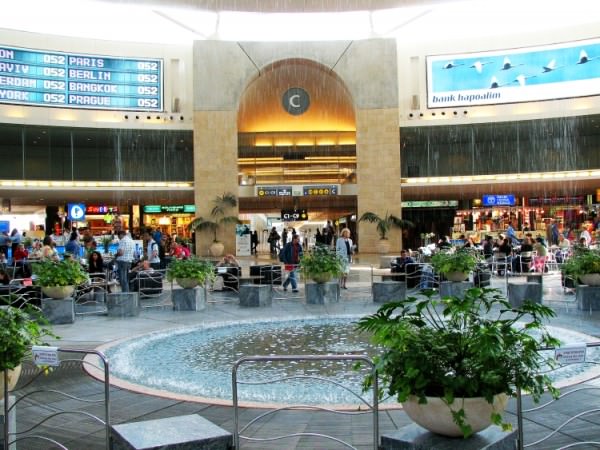 Международный аэропорт Бен Гурион – масса туристов и всего одна взлетная полоса