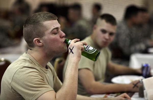 Военнослужащие лишаются прав на отказ от проверки на алкоголь и наркотики